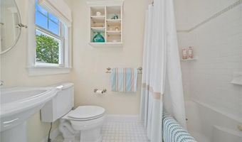 9 Casey Ct, Newport, RI 02840