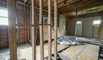 2213 Noble St, Anderson, IN 46016
