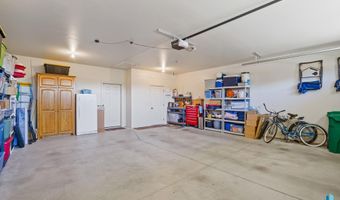 604 Ash Creek Dr, Beresford, SD 57004