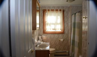 8 Seascape Ave, Middletown, RI 02842
