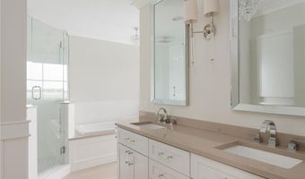 5 Hampden St, Barrington, RI 02806