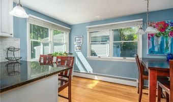33 Wilbur Rd, Lincoln, RI 02865