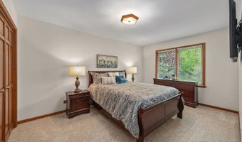 14 Hampton Ct, Algonquin, IL 60102