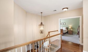 6 Sleepy Hollow Ct, Allentown, NJ 08501