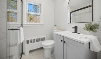 35 Dyer Ave, Canton, CT 06019