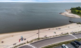 33 Amherst Dr, Bayville, NJ 08721