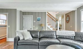 1216 E Main Rd, Middletown, RI 02842