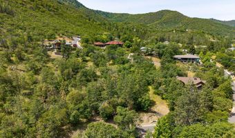 390 Strawberry Ln, Ashland, OR 97520