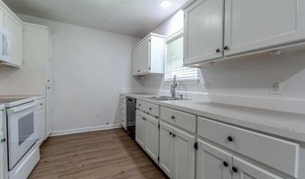 218 Hunters Run Dr, Benton, AR 72015