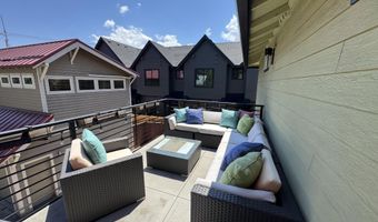 909 NW Delaware Ave, Bend, OR 97703