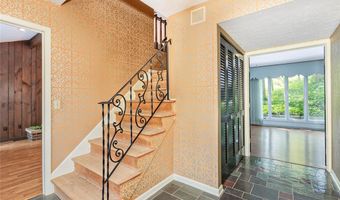 191 Parkview Dr, Aurora, OH 44202