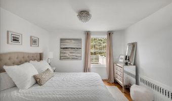 28 Loudon Pkwy, Albany, NY 12211