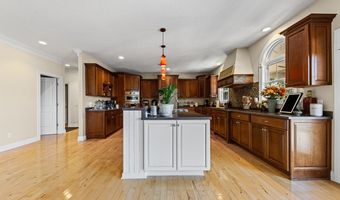 2820 Ashwood Dr, Alliance, OH 44601