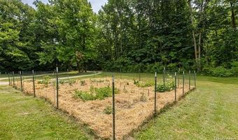 9038 Lahring Rd, Argentine, MI 48436