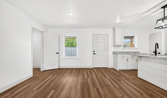 704 11th St, Abernathy, TX 79311