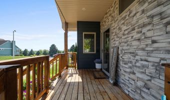 212 N Fairway Dr, Brandon, SD 57005