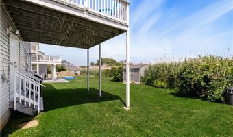 16 Elm Ave, Narragansett, RI 02882