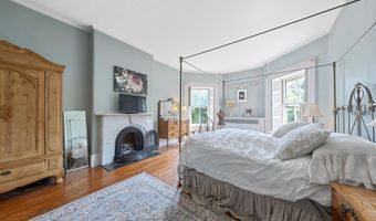 208 High St, Belfast, ME 04915