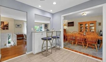 5 Van Gogh Ln, Airmont, NY 10901