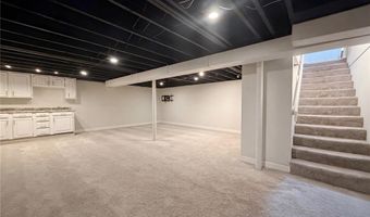510 Wicklow Dr, Ballwin, MO 63021