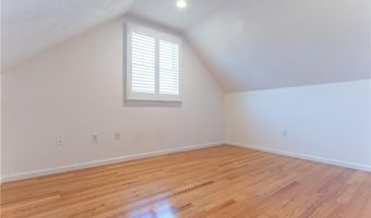 9 Elizabeth Dr, Lincoln, RI 02865