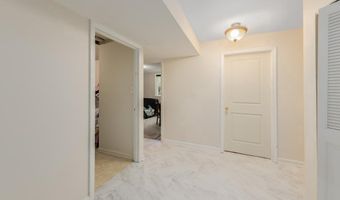 8706 BRAEBURN Dr, Annandale, VA 22003
