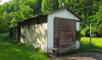 941 E Clayton Rd, Pence Springs, WV 24962