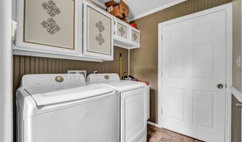 150 Greenbriar Dr, Aurora, OH 44202