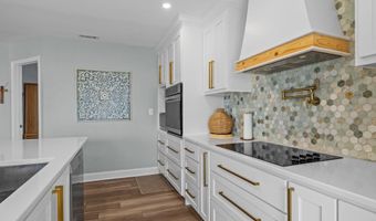 201 W Glenn St, Atlantic Beach, NC 28512