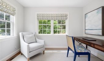 10 Linden Gate Ln, Newport, RI 02840