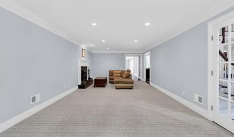 41 Marlpit Pl, Middletown, NJ 07748