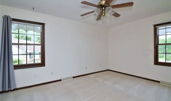 1585 Hemlock Dr, Ashtabula, OH 44004
