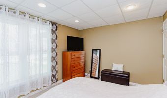 3 BLACKWOLF Ct, Algonquin, IL 60102