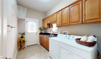 460 Berwick Cir, Aurora, OH 44202