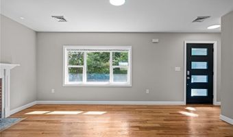 20 Maple Ct, Hopkinton, RI 02804