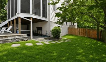 3555 N DICKERSON St, Arlington, VA 22207