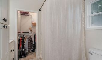 430 S Oak Ave, Aurora, MO 65605