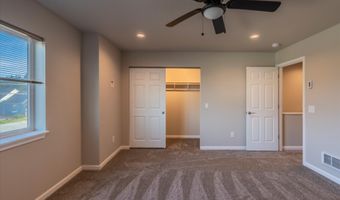318 11TH St, Bandon, OR 97411