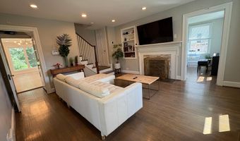 2011 N UPTON St, Arlington, VA 22207