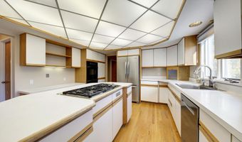 3682 Tanglewood Ct, Ann Arbor, MI 48105