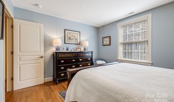 28 Trafalgar Cir, Asheville, NC 28805