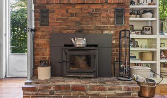 81 Richardson St, Bath, ME 04530