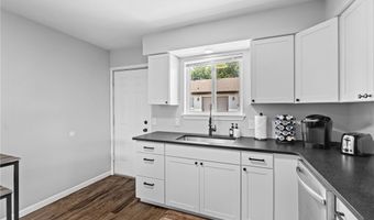 1304 1306 1308 SE C St, Bentonville, AR 72712