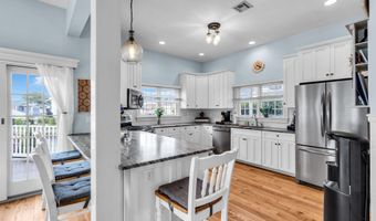 221 Magnolia Dr, Bayville, NJ 08721