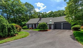 41 Holly Hill Ln, Cranston, RI 02921