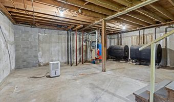 472 Dunn Rd, Belgrade, ME 04917