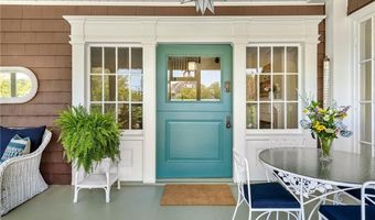 84 Rodman St, Narragansett, RI 02882