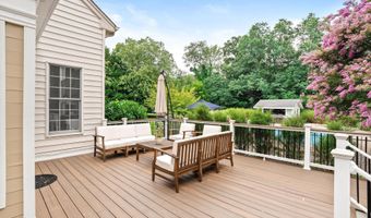6 Sleepy Hollow Ct, Allentown, NJ 08501