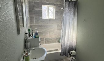 905 S Griffith Ave, Aurora, MO 65605