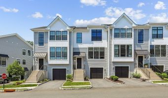 21 Brentwood Cir 21, Danbury, CT 06810